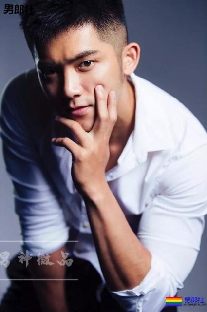 红楼梦天菜祖雄师弟，过气肌肉男为翻红曝光硬照写真！ - 51虹马