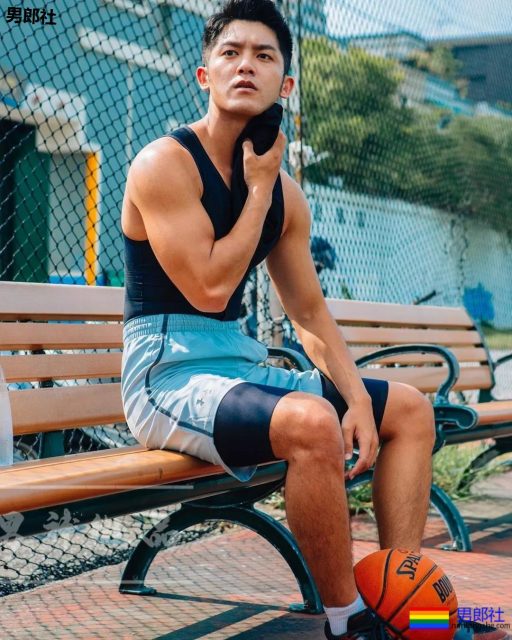 红楼梦天菜祖雄师弟，过气肌肉男为翻红曝光硬照写真！ - 51虹马