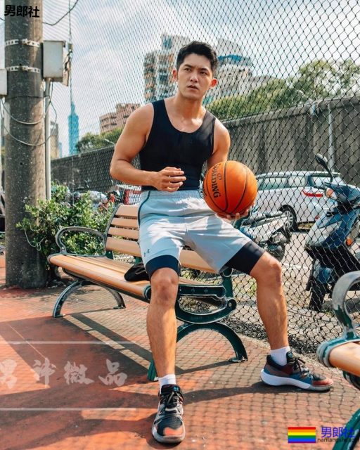 红楼梦天菜祖雄师弟，过气肌肉男为翻红曝光硬照写真！ - 51虹马