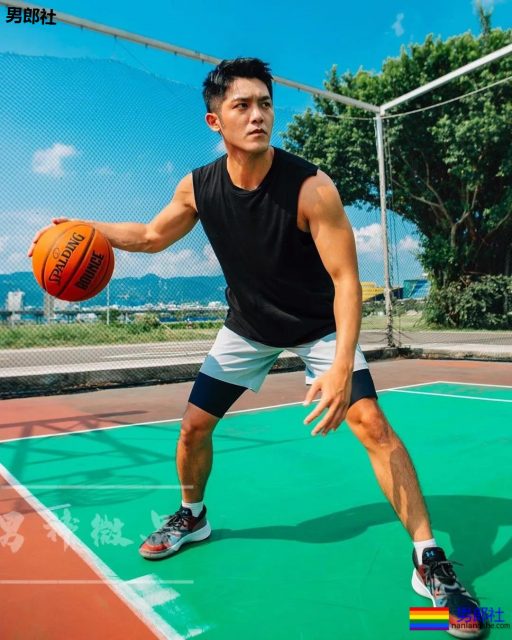 红楼梦天菜祖雄师弟，过气肌肉男为翻红曝光硬照写真！ - 51虹马