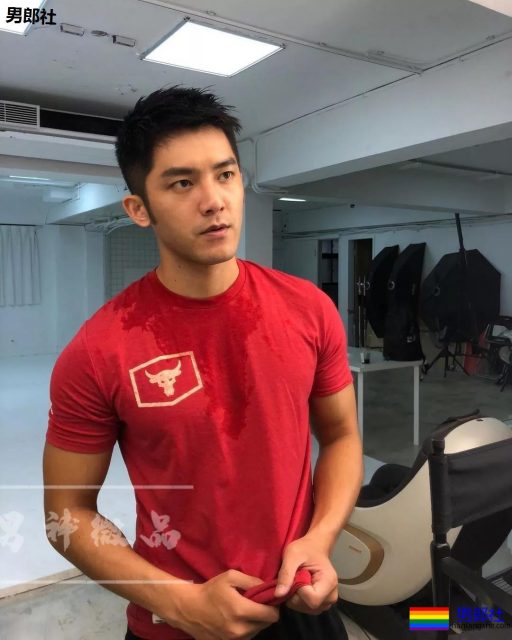 红楼梦天菜祖雄师弟，过气肌肉男为翻红曝光硬照写真！ - 51虹马