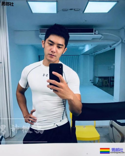 红楼梦天菜祖雄师弟，过气肌肉男为翻红曝光硬照写真！ - 51虹马