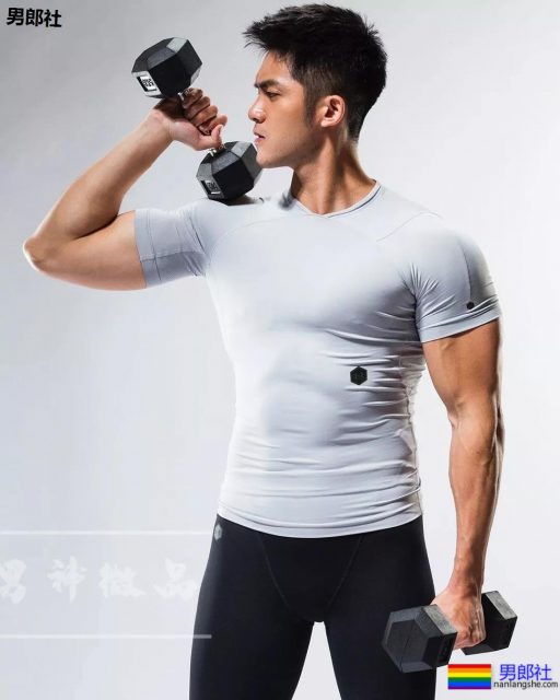 红楼梦天菜祖雄师弟，过气肌肉男为翻红曝光硬照写真！ - 51虹马