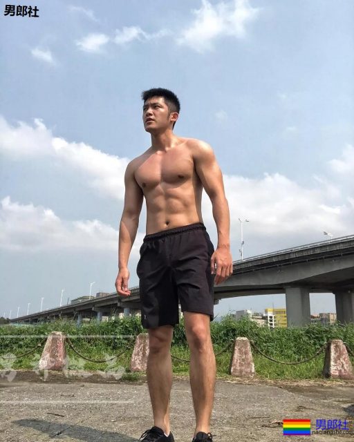 红楼梦天菜祖雄师弟，过气肌肉男为翻红曝光硬照写真！ - 51虹马