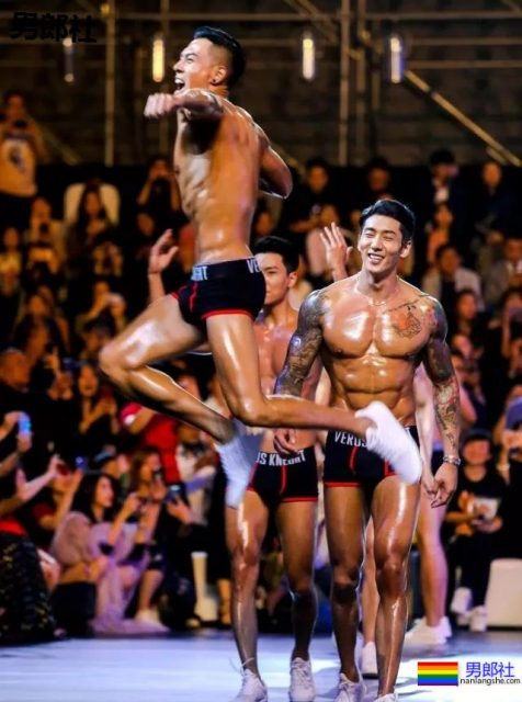 视觉盛宴！超肌感！百男大秀一件不留！ - 51虹马