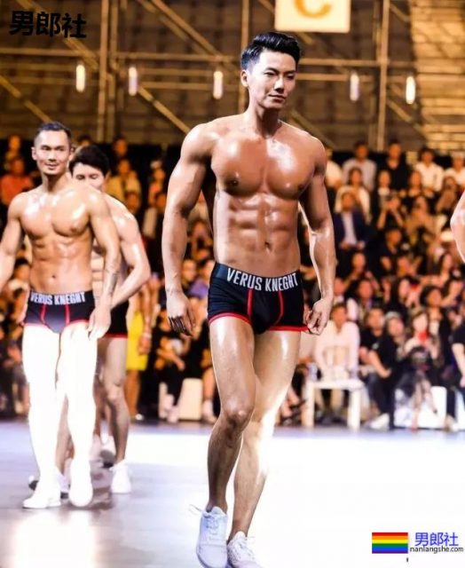 视觉盛宴！超肌感！百男大秀一件不留！ - 51虹马