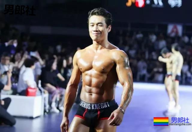 视觉盛宴！超肌感！百男大秀一件不留！ - 51虹马