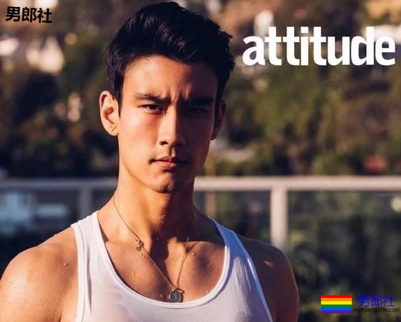 正装空少居然偷偷大片被爆，与欧美老汉激情热吻。 - 51虹马