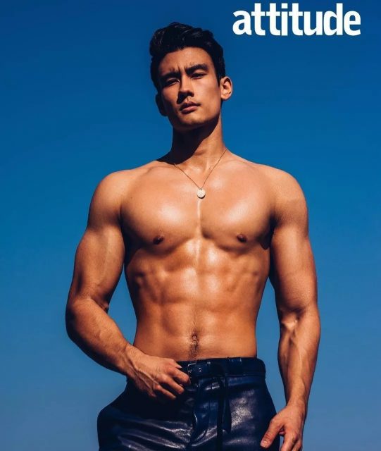 正装空少居然偷偷大片被爆，与欧美老汉激情热吻。 - 51虹马