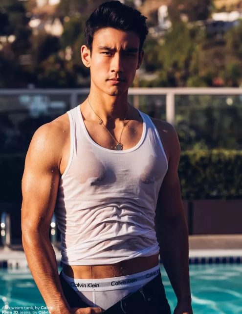 正装空少居然偷偷大片被爆，与欧美老汉激情热吻。 - 51虹马