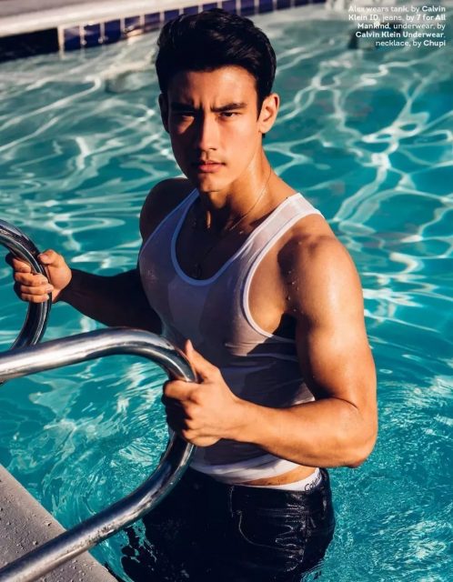 正装空少居然偷偷大片被爆，与欧美老汉激情热吻。 - 51虹马