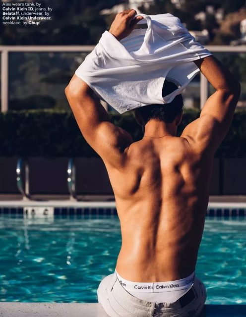 正装空少居然偷偷大片被爆，与欧美老汉激情热吻。 - 51虹马