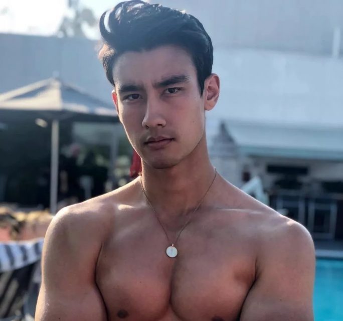 正装空少居然偷偷大片被爆，与欧美老汉激情热吻。 - 51虹马