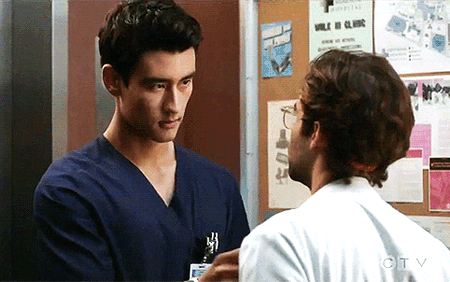 正装空少居然偷偷大片被爆，与欧美老汉激情热吻。 - 51虹马