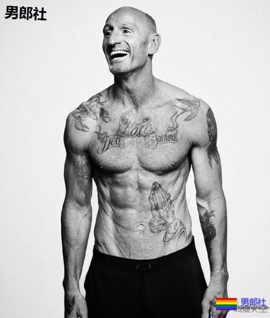 作为《男士健康》封面名人,英国出柜球星展现力量 - 51虹马 作为《男士健康》封面名人,英国出柜球星展现力量 - 51虹马