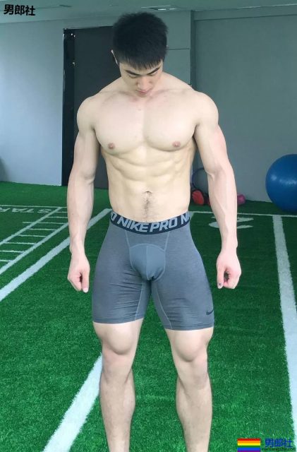 商务正装，大胸宽臂，大腿更结实 - 51虹马