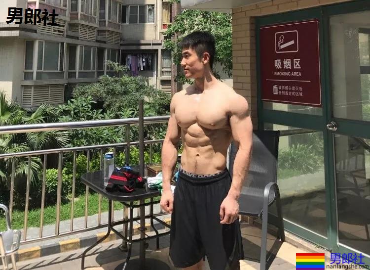 商务正装，大胸宽臂，大腿更结实 - 51虹马