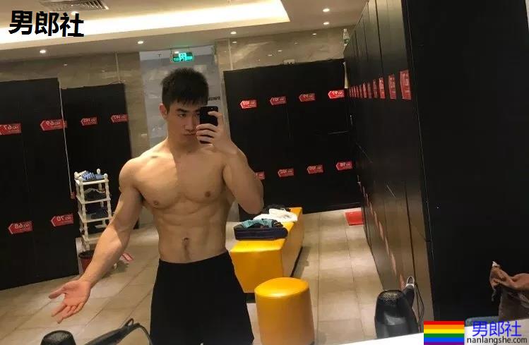 商务正装，大胸宽臂，大腿更结实 - 51虹马