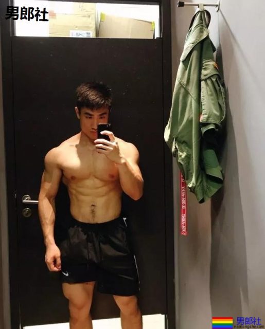 商务正装，大胸宽臂，大腿更结实 - 51虹马