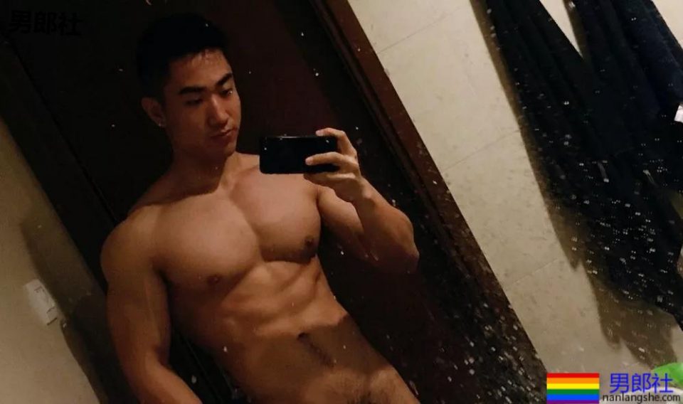 商务正装，大胸宽臂，大腿更结实 - 51虹马