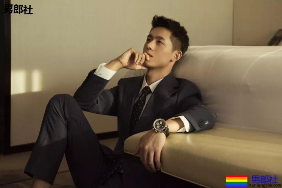 比李现还嫩!？正装制服小狼狗够长直，口水忍不住了！ - 51虹马