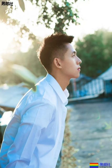 比李现还嫩!？正装制服小狼狗够长直，口水忍不住了！ - 51虹马