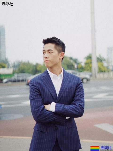 比李现还嫩!？正装制服小狼狗够长直，口水忍不住了！ - 51虹马