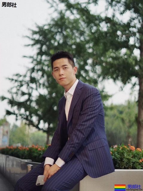 比李现还嫩!？正装制服小狼狗够长直，口水忍不住了！ - 51虹马