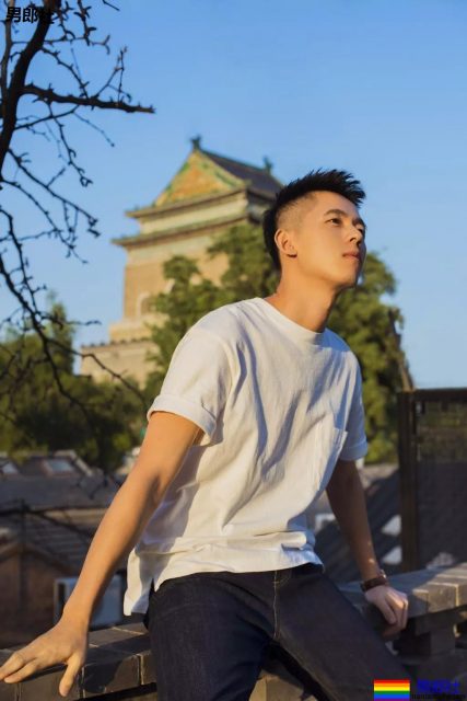 比李现还嫩!？正装制服小狼狗够长直，口水忍不住了！ - 51虹马