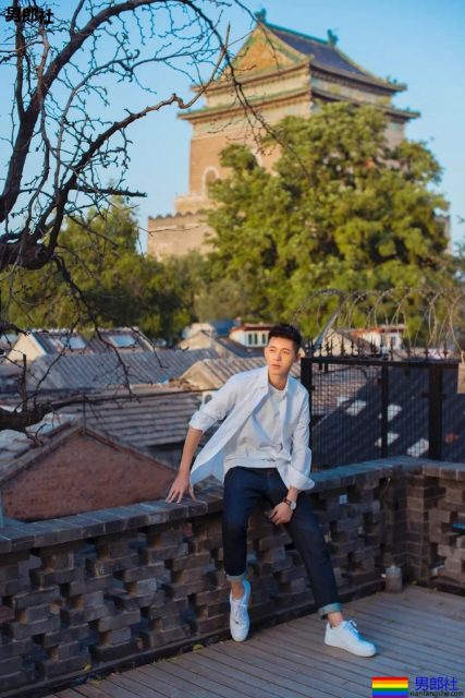 比李现还嫩!？正装制服小狼狗够长直，口水忍不住了！ - 51虹马