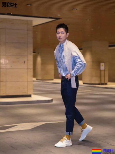 比李现还嫩!？正装制服小狼狗够长直，口水忍不住了！ - 51虹马