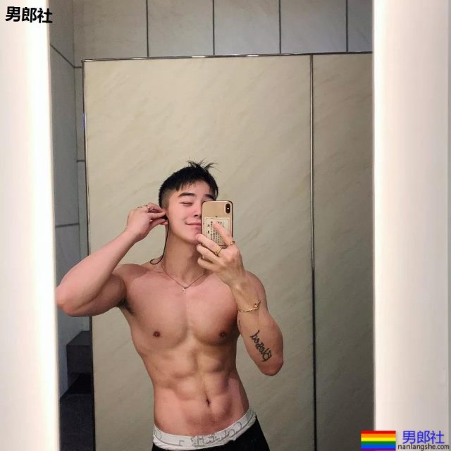 奶凶奶凶的"颜肉双修"小奶狼，童颜腹肌小筋肉，想A爆他！ - 51虹马