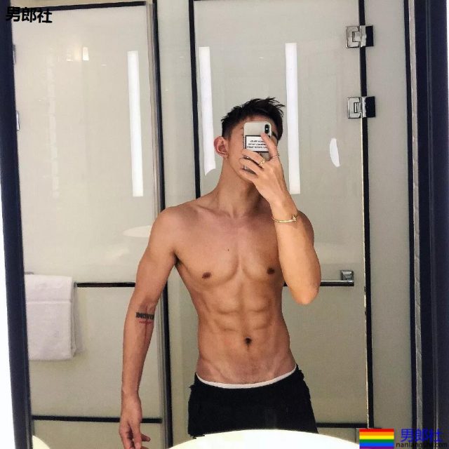 奶凶奶凶的"颜肉双修"小奶狼，童颜腹肌小筋肉，想A爆他！ - 51虹马