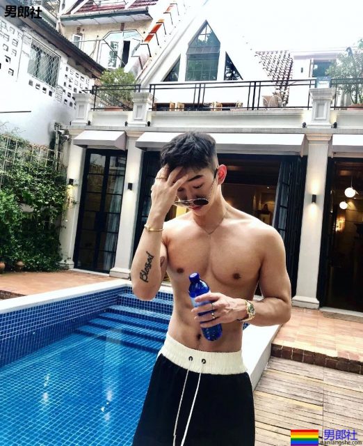 奶凶奶凶的"颜肉双修"小奶狼，童颜腹肌小筋肉，想A爆他！ - 51虹马