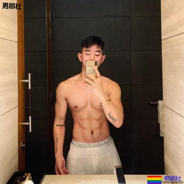 奶凶奶凶的"颜肉双修"小奶狼，童颜腹肌小筋肉，想A爆他！ - 51虹马