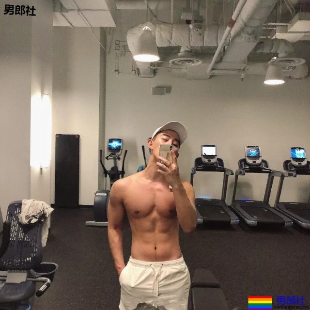 奶凶奶凶的"颜肉双修"小奶狼，童颜腹肌小筋肉，想A爆他！ - 51虹马