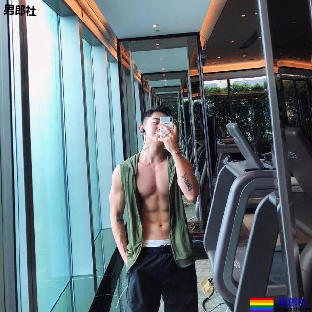 奶凶奶凶的"颜肉双修"小奶狼，童颜腹肌小筋肉，想A爆他！ - 51虹马