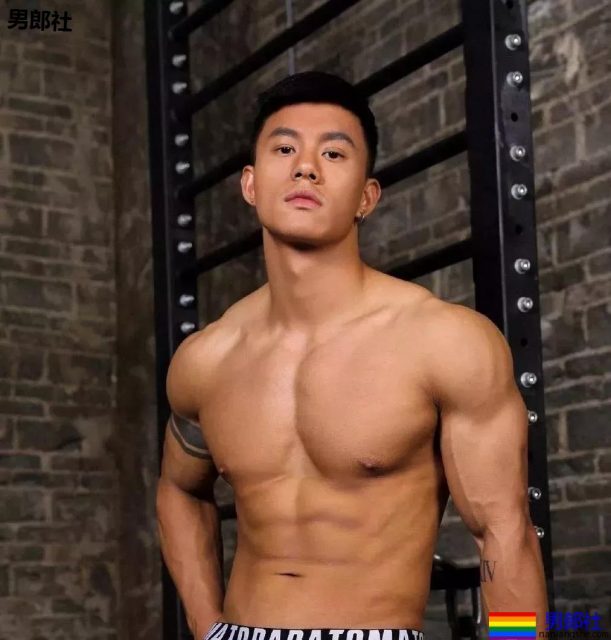 帅哥花样“炫腹”!这样的男朋友我可以-51虹马