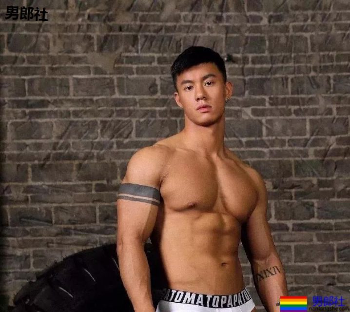 帅哥花样“炫腹”！这样的男朋友我可以 - 51虹马