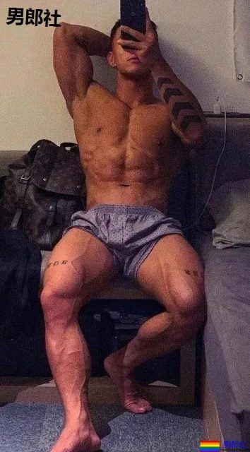 帅哥花样“炫腹”！这样的男朋友我可以 - 51虹马