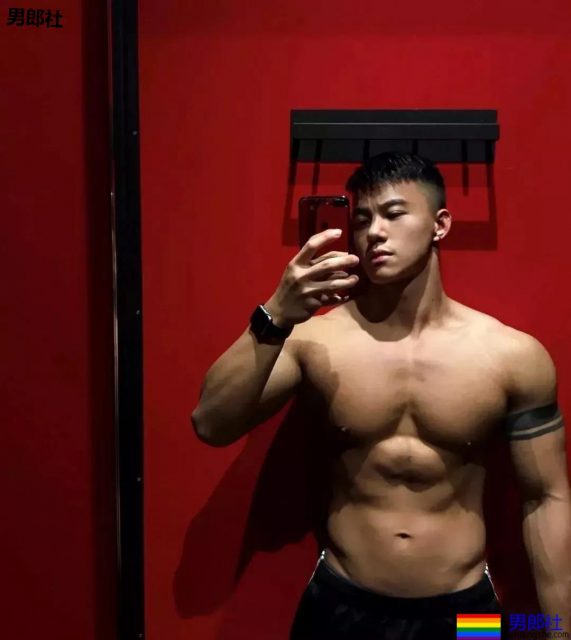 帅哥花样“炫腹”！这样的男朋友我可以 - 51虹马