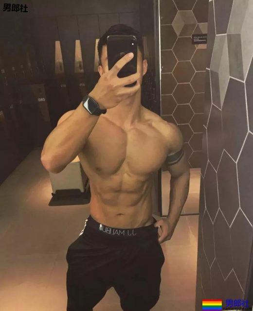 帅哥花样“炫腹”！这样的男朋友我可以 - 51虹马