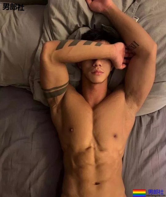 帅哥花样“炫腹”！这样的男朋友我可以 - 51虹马