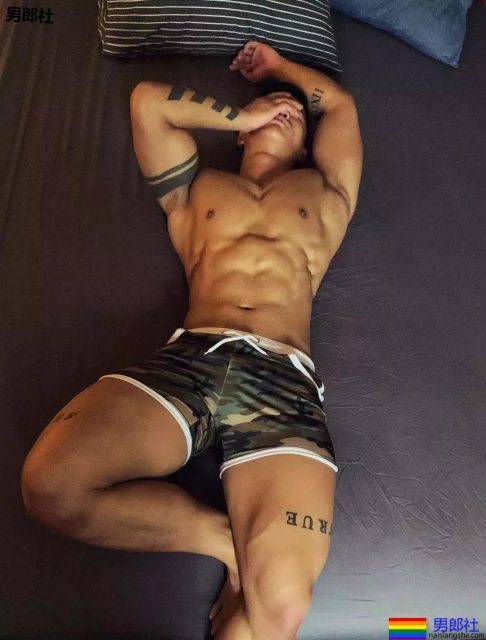 帅哥花样“炫腹”！这样的男朋友我可以 - 51虹马