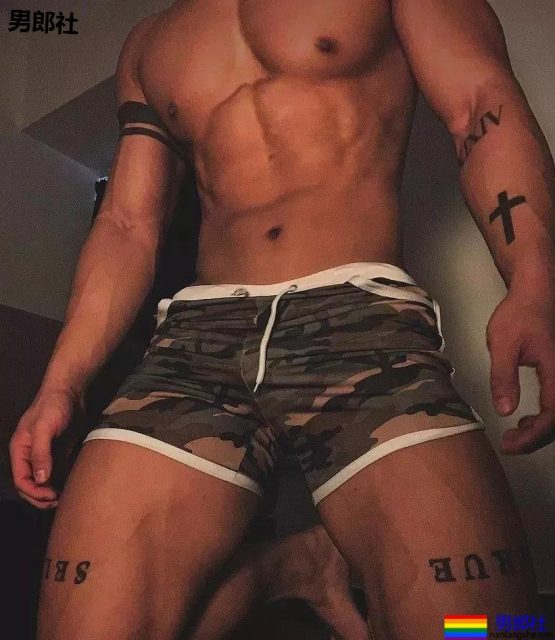 帅哥花样“炫腹”！这样的男朋友我可以 - 51虹马