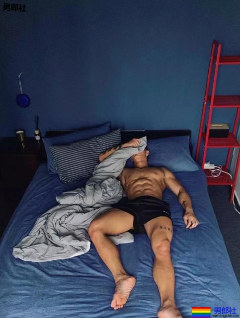 帅哥花样“炫腹”！这样的男朋友我可以 - 51虹马