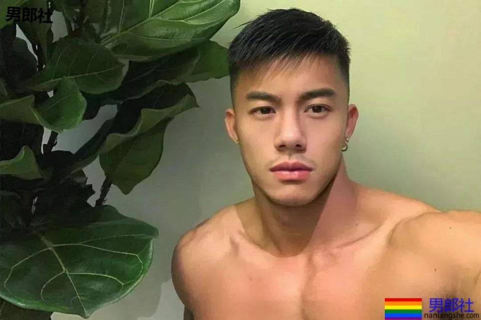 帅哥花样“炫腹”！这样的男朋友我可以 - 51虹马