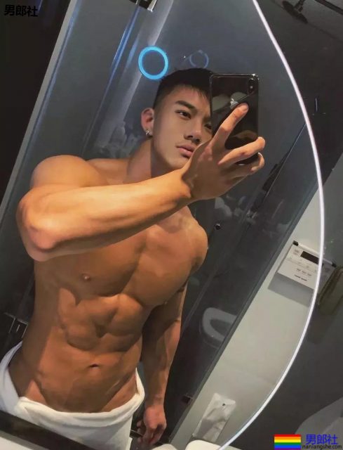 帅哥花样“炫腹”！这样的男朋友我可以 - 51虹马