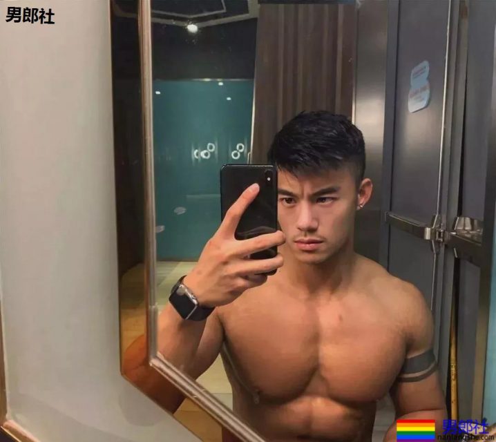 帅哥花样“炫腹”！这样的男朋友我可以 - 51虹马