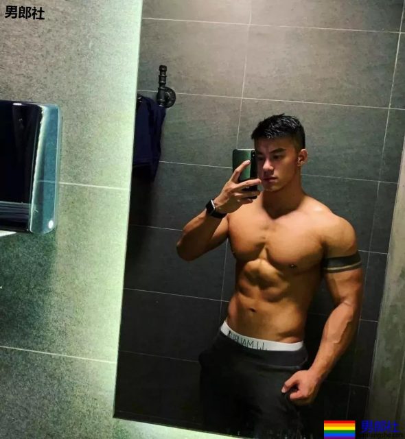 帅哥花样“炫腹”！这样的男朋友我可以 - 51虹马